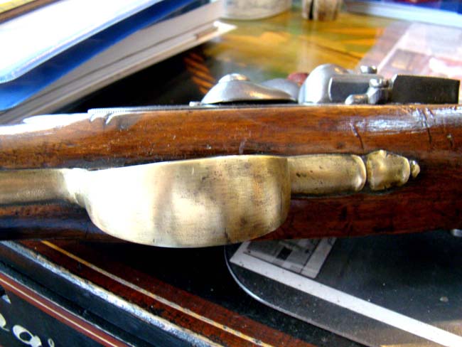 A late 18th or early 19th century steel barreled flintlock blunderbuss with swivel mount — image 8